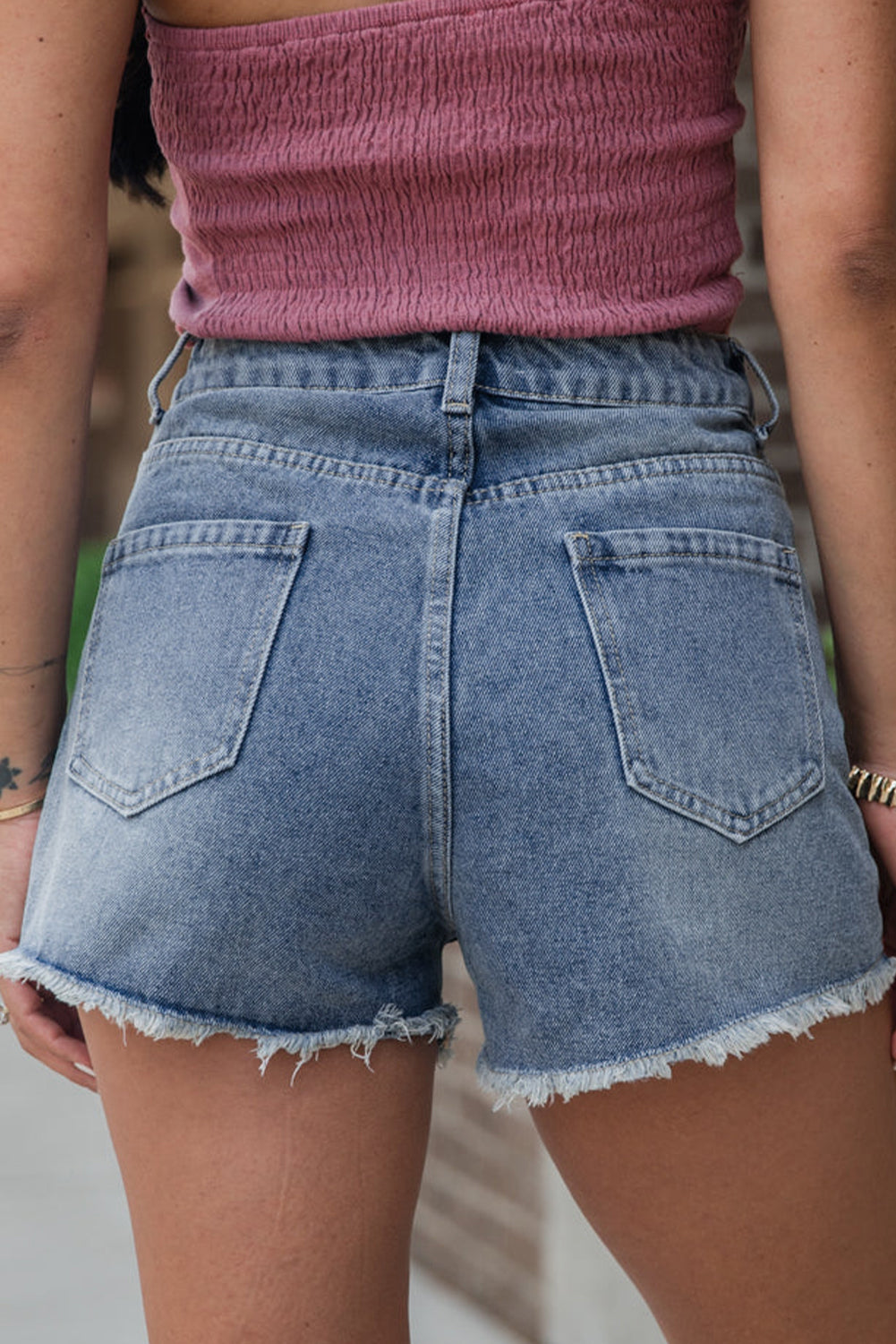 Shorts di Jeans Donna Blu con Perle, Orlo Grezzo e Lavaggio Medio