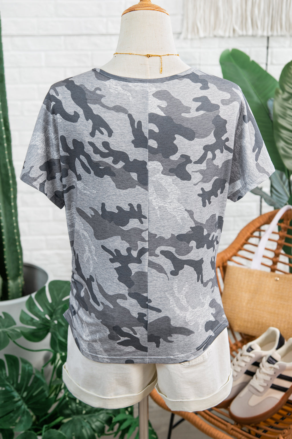 T-shirt Donna Grigia con Stampa Camouflage e Girocollo