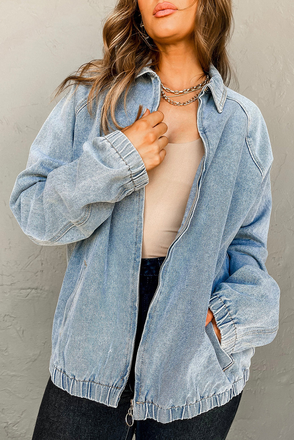 Giacca di Jeans Donna Azzurra con Colletto, Zip e Orlo Elastico