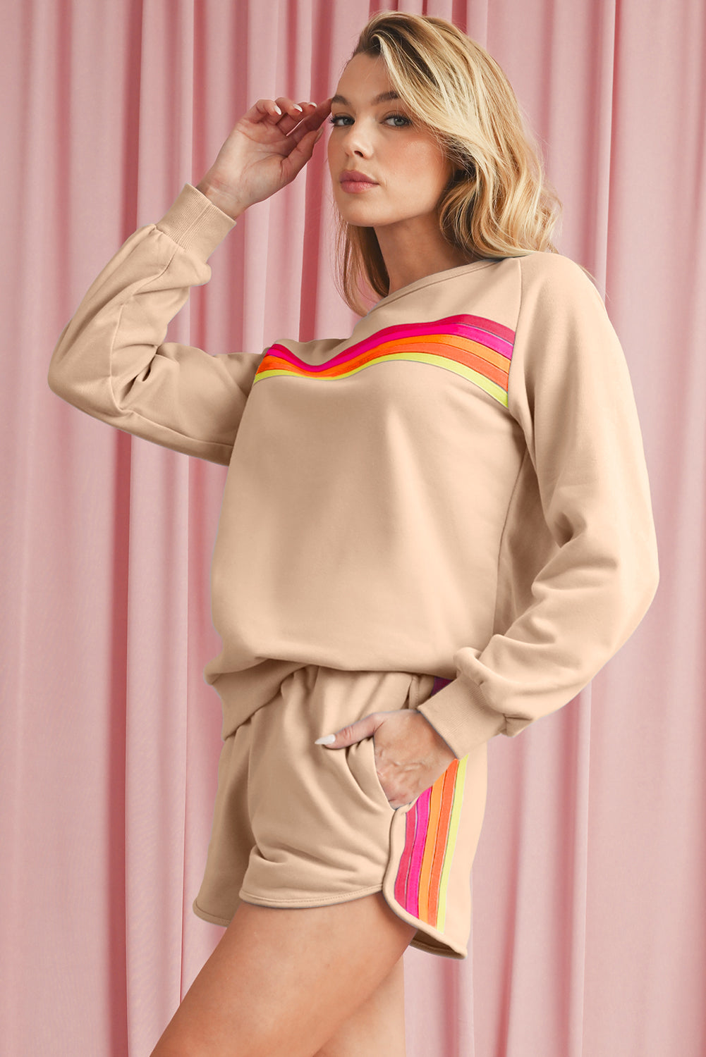 Set 2 Pezzi Donna Albicocca: Pullover a Righe Colorate con Maniche Lunghe e Shorts