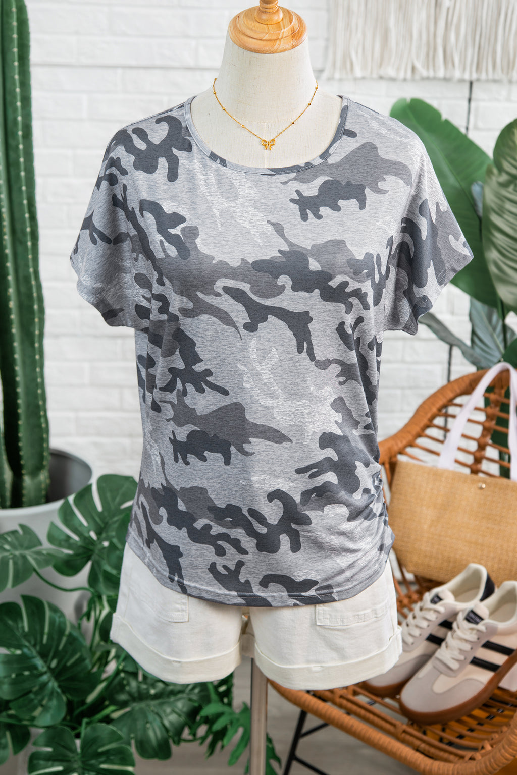 T-shirt Donna Grigia con Stampa Camouflage e Girocollo