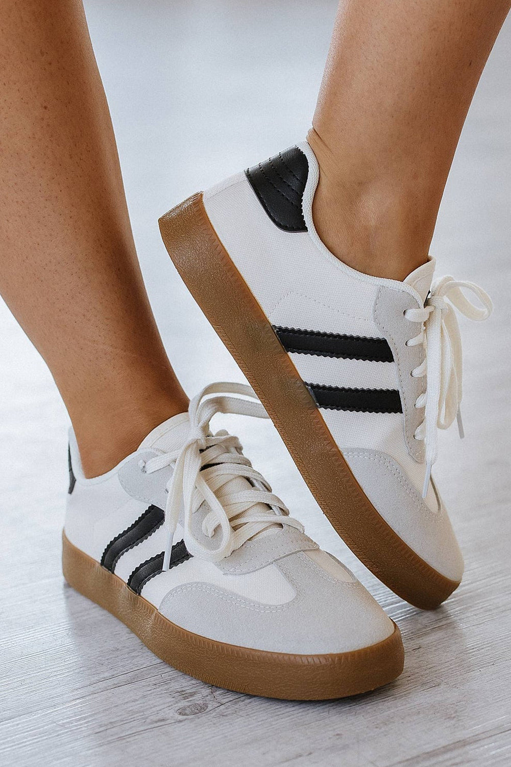 Sneakers Donna Bianche a Righe con Lacci Piatte