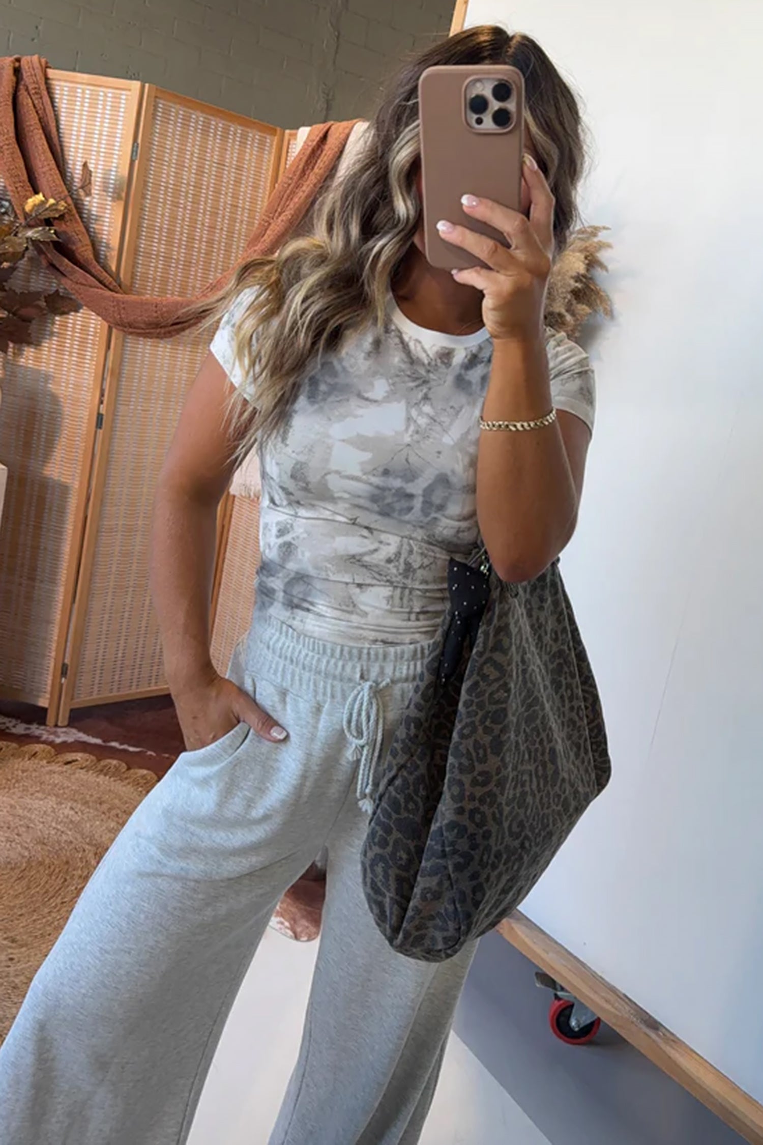 T-Shirt Donna Grigia Slim con Stampa Astratta Boschiva