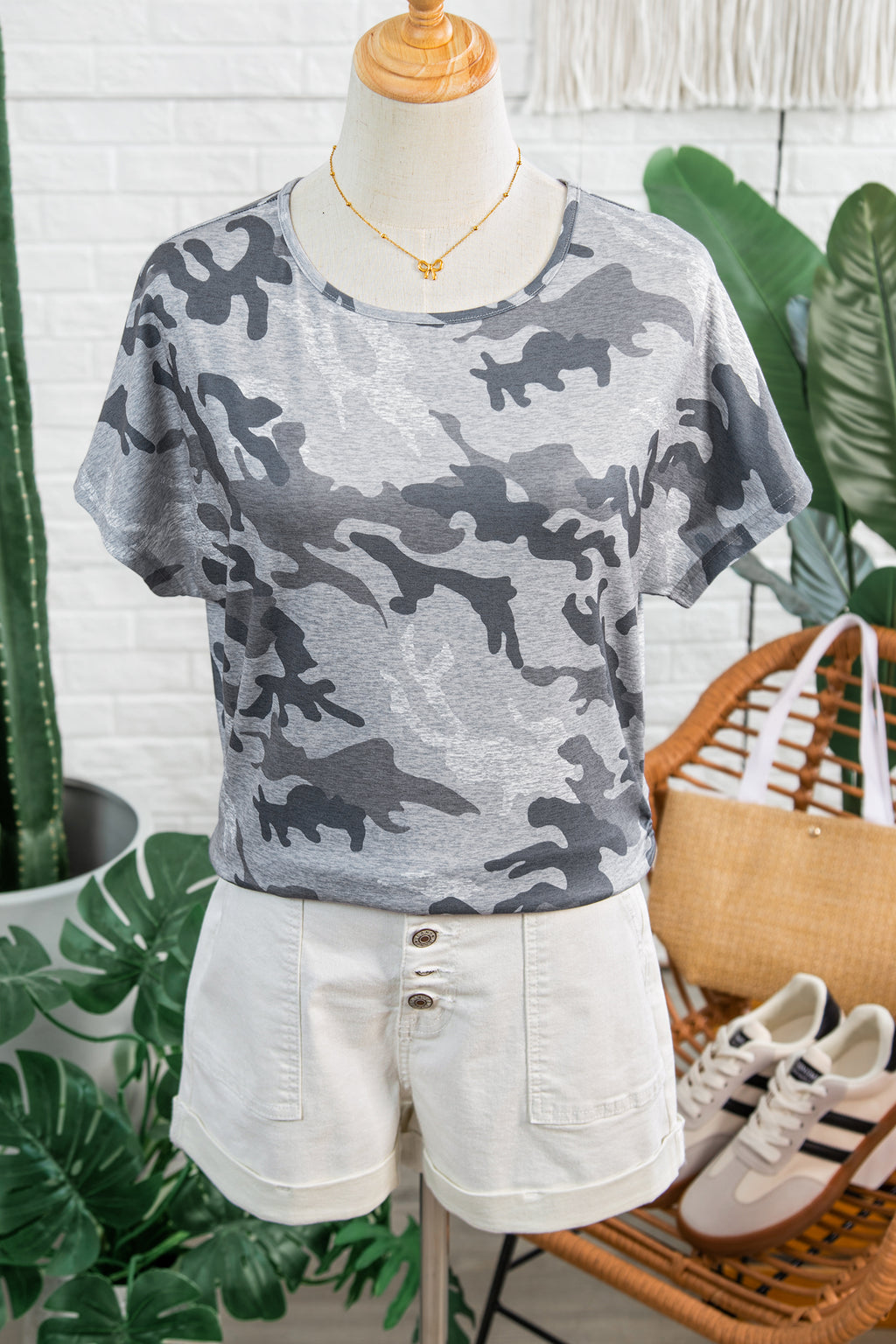 T-shirt Donna Grigia con Stampa Camouflage e Girocollo