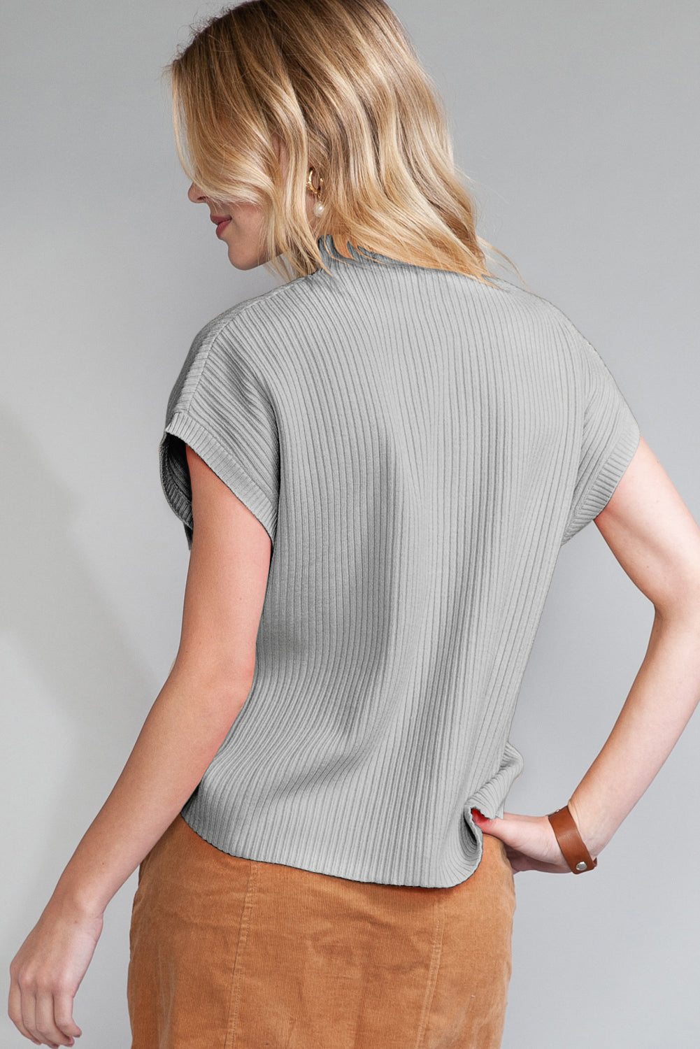 Maglione Donna Grigio a Costine con Tasche a Toppa e Maniche Corte
