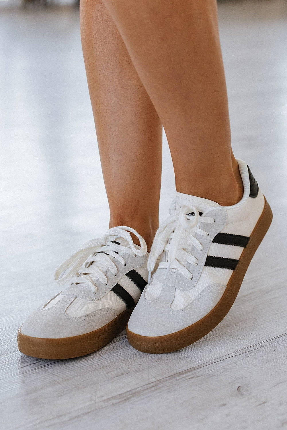 Sneakers Donna Bianche a Righe con Lacci Piatte