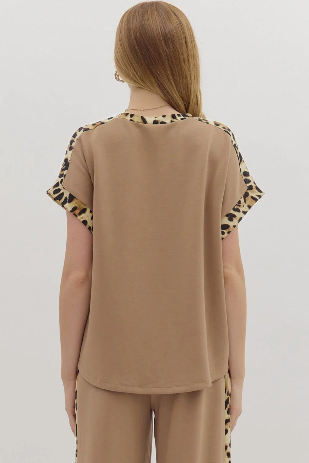 T-Shirt Donna Beige Chiaro Ampia con Bordo Leopardato