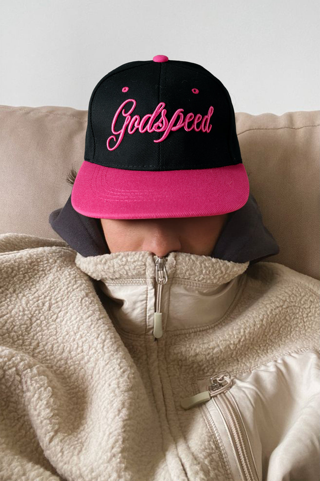 Cappellino Donna Rosso Rosa con Ricamo Lettera Godspeed e Color Block