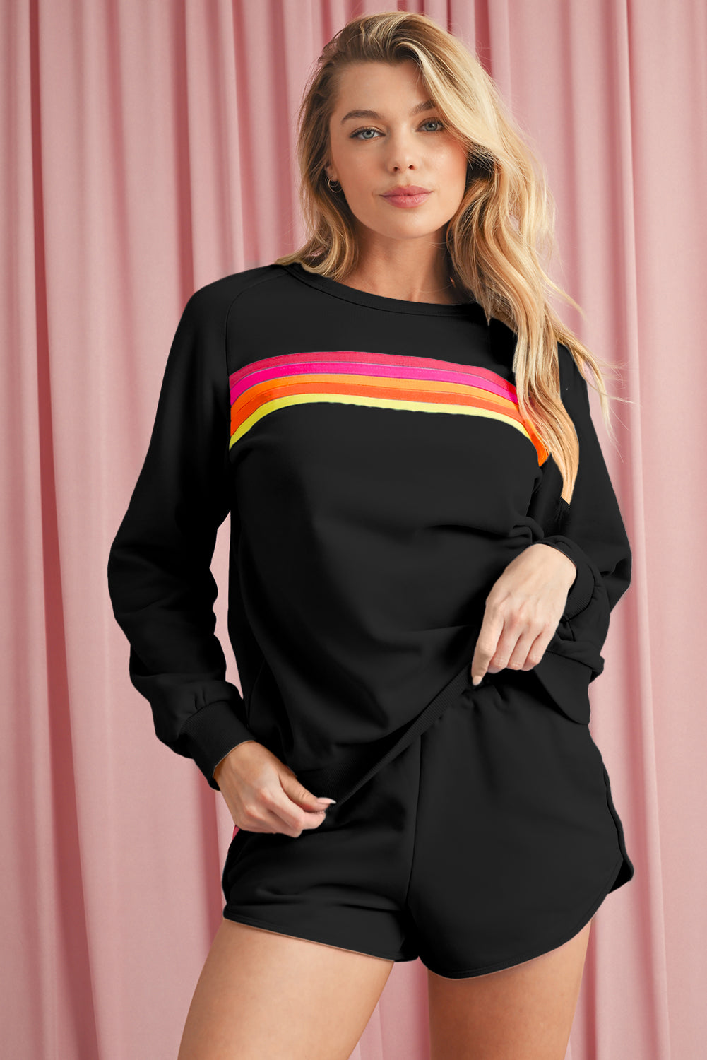 Set 2 Pezzi Donna Nero: Pullover a Righe Colorate con Maniche Lunghe e Shorts