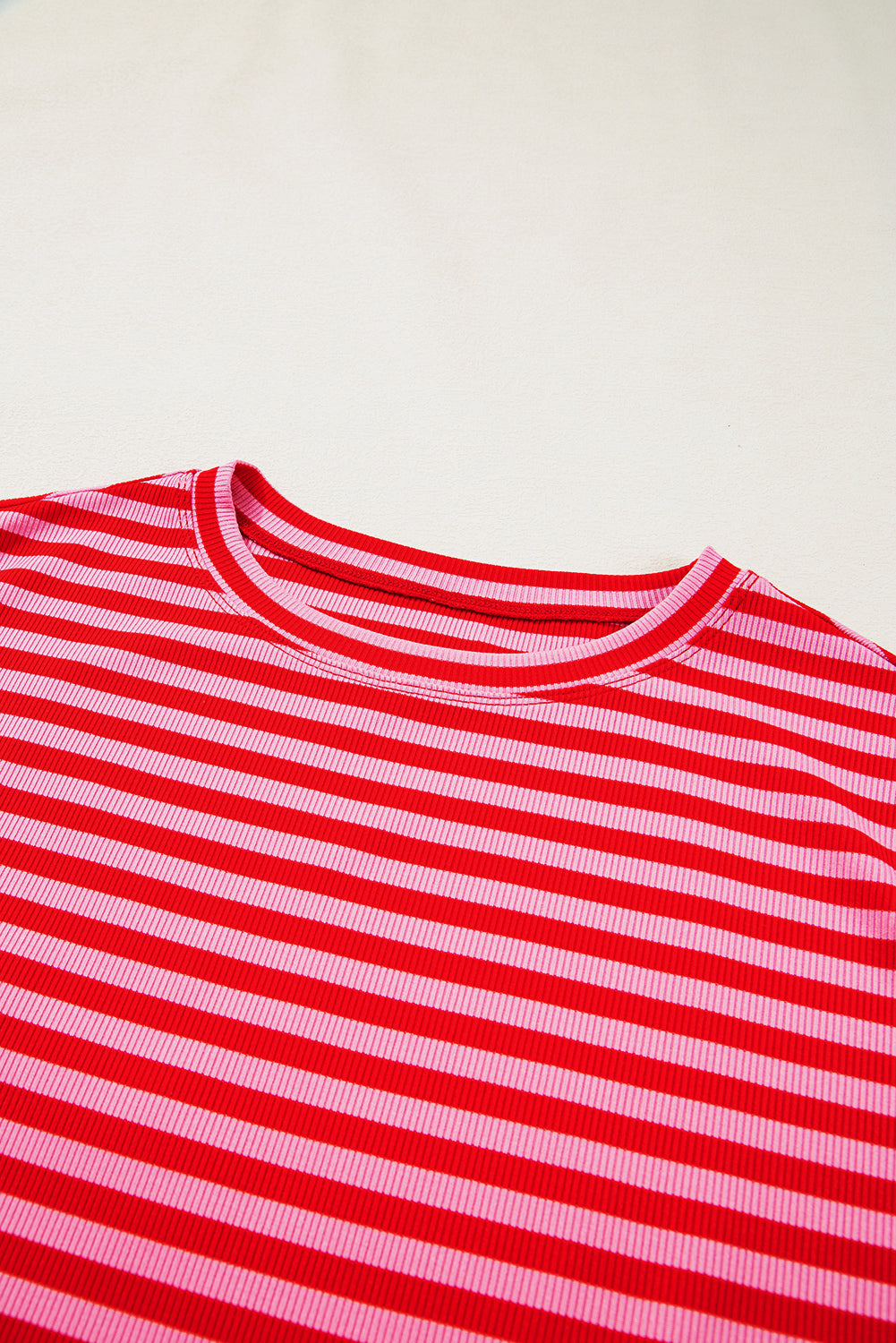 T-Shirt Donna Rossa a Righe Costine Collo Tondo Maniche a Cappuccio