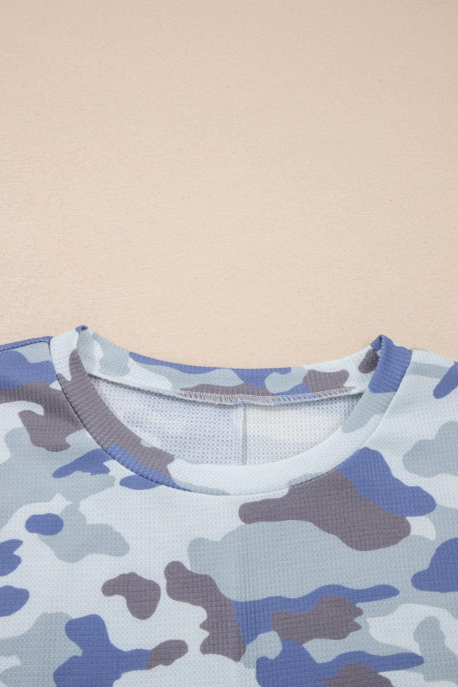 T-shirt Donna Plus Size Grigia con Stampa Camouflage e Texture