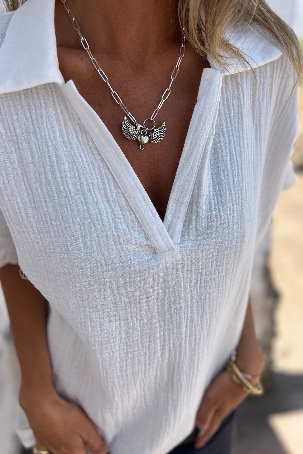 Blusa Donna Bianca con Colletto Scollo a V Maniche in Pizzo Arricciato