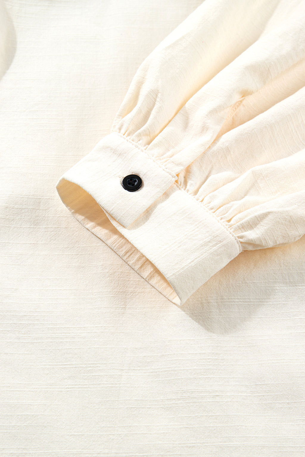 Camicia Donna Beige con Bottoni a Contrasto e Maniche a Sbuffo