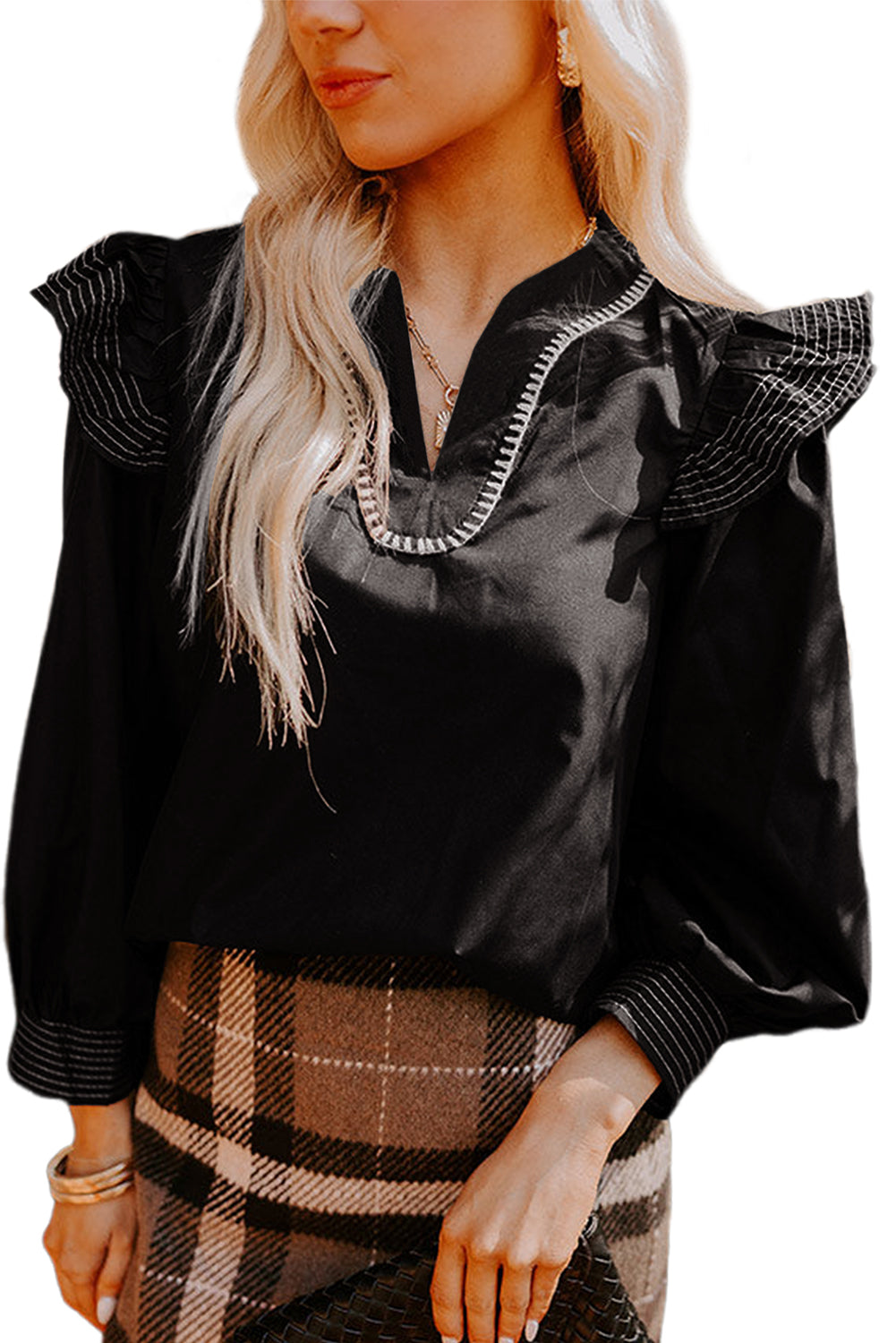 Blusa Donna Nera con Cuciture a Contrasto, Scollo a V, Ruche e Maniche Lunghe