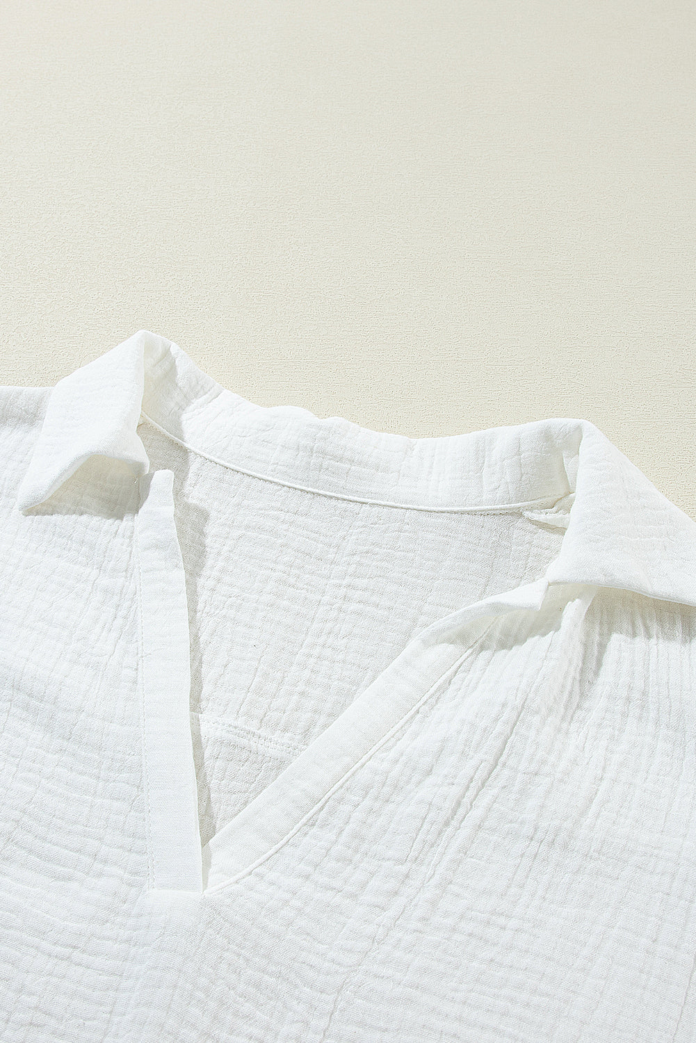 Blusa Donna Bianca con Colletto Scollo a V Maniche in Pizzo Arricciato