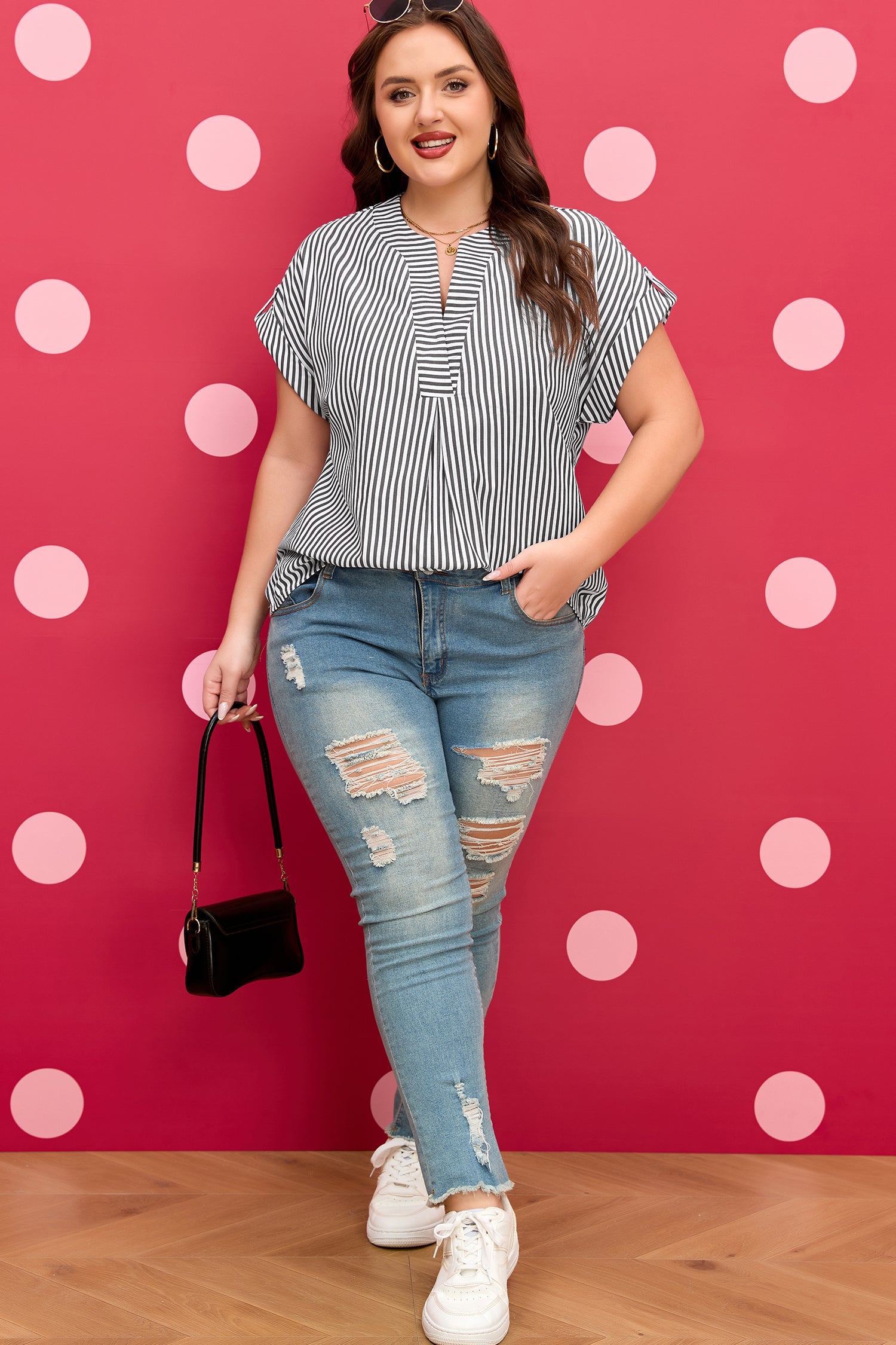 Blusa Donna Plus Size Nera a Righe con Scollo a V e Maniche Dolman Corte