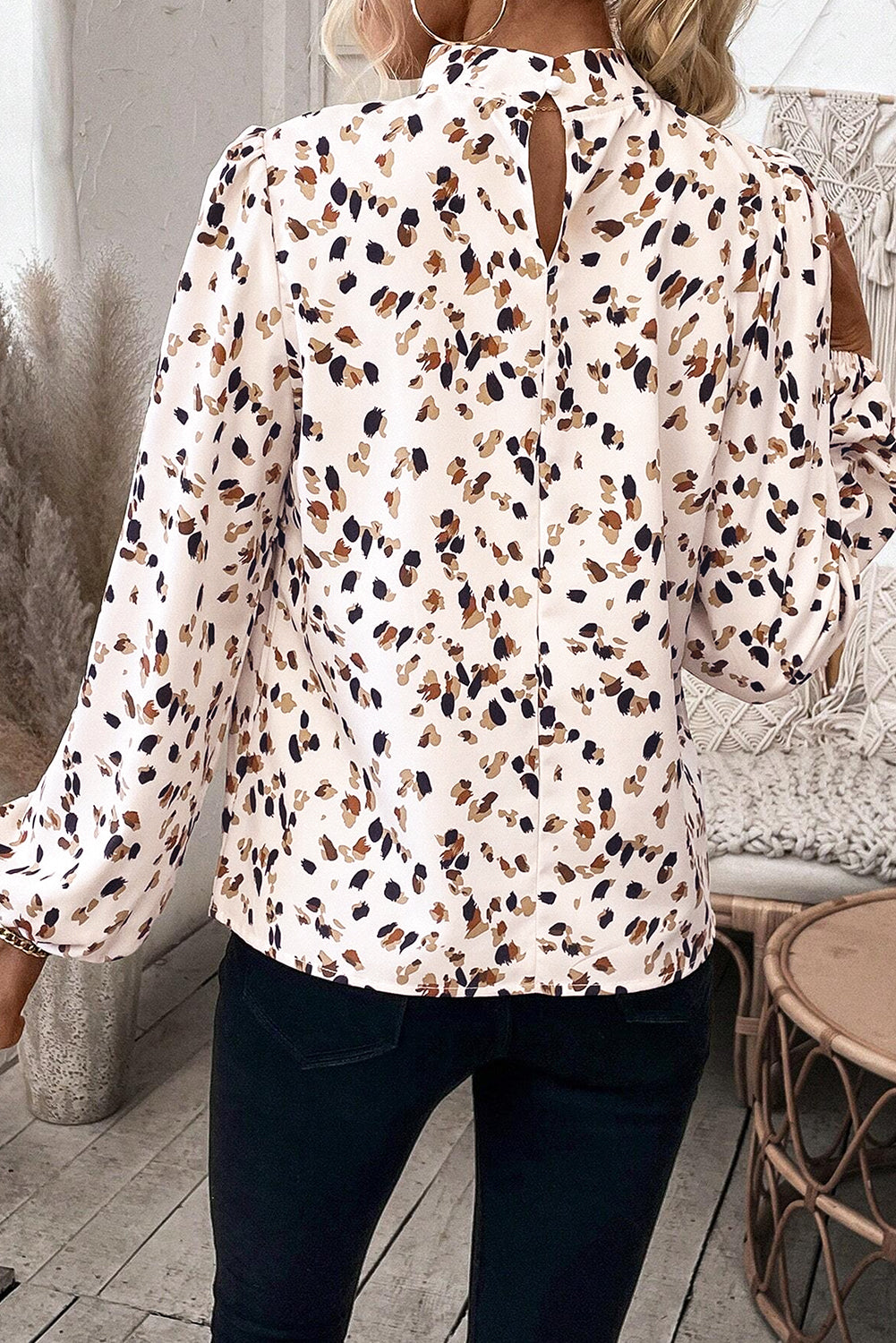 Blusa Donna Bianca con Stampa Leopardata, Maniche a Palloncino e Collo Alto