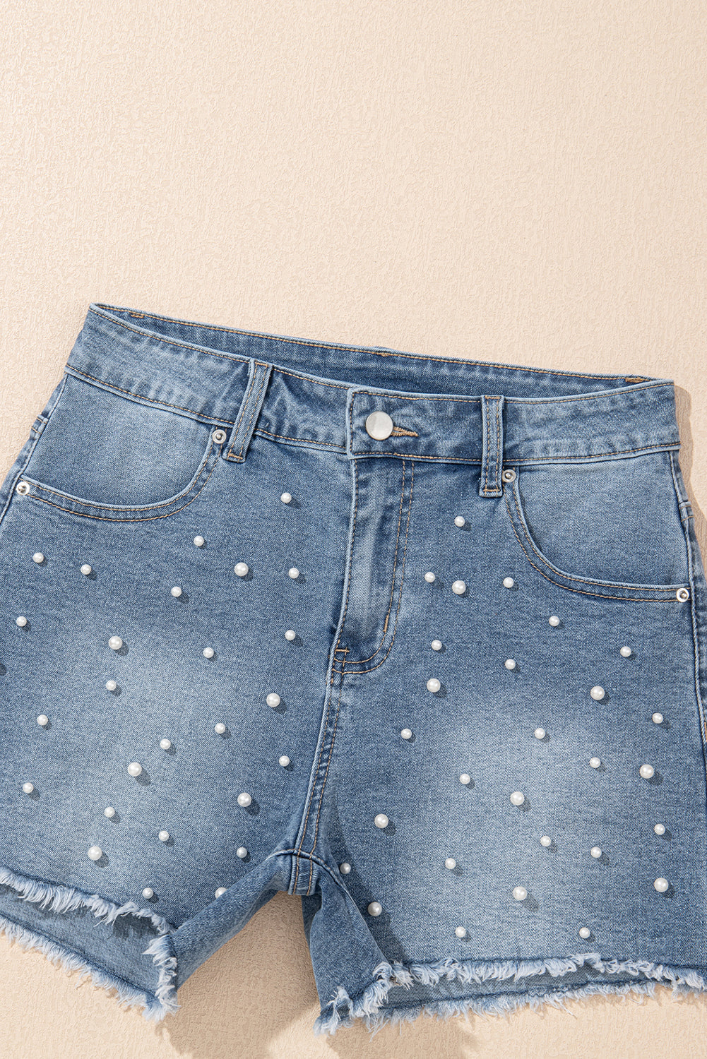 Shorts di Jeans Donna Blu con Perle, Orlo Grezzo e Lavaggio Medio