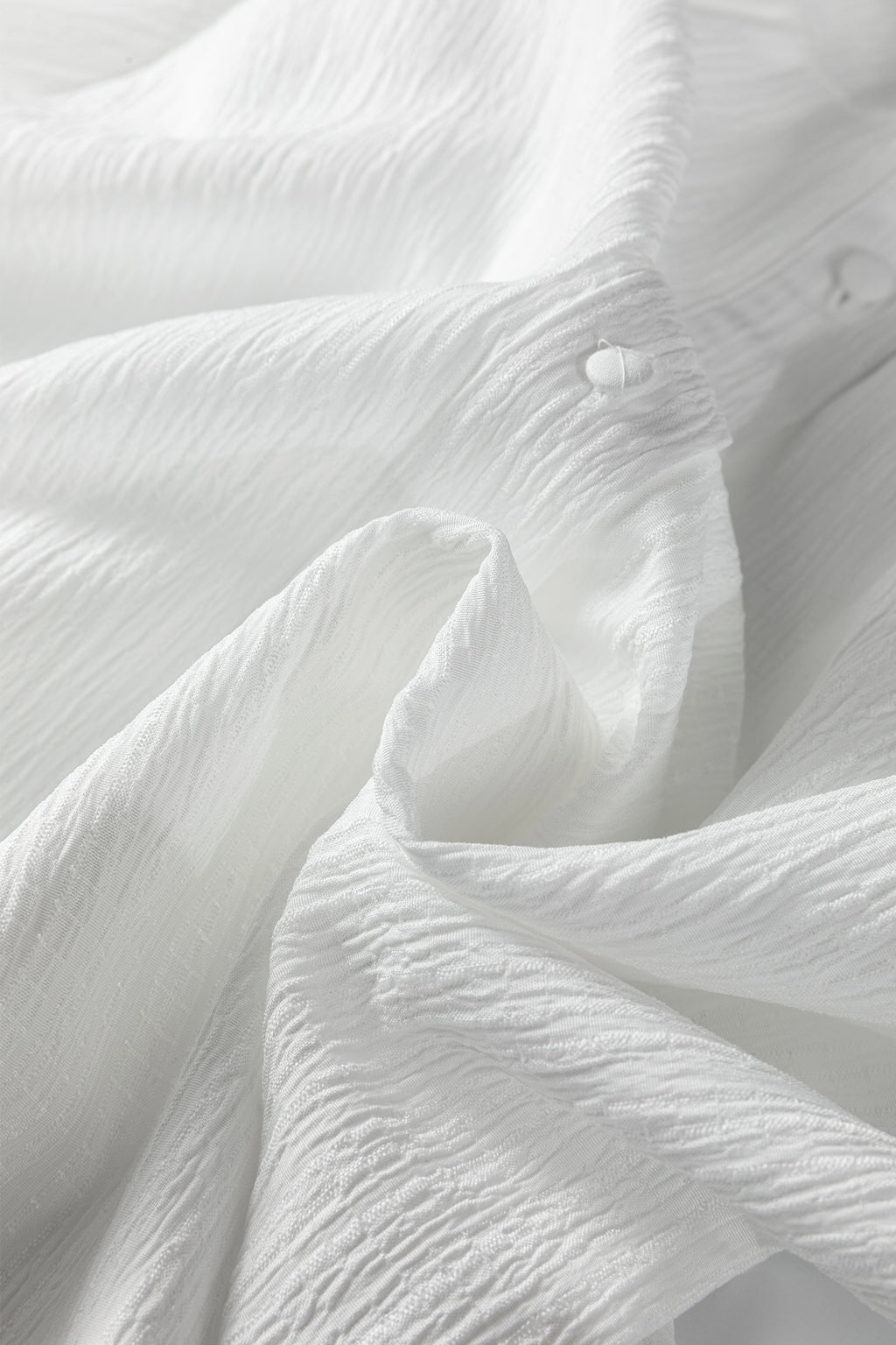 Camicia Donna Bianca Ampia con Texture Arricciata, Maniche a Lanterna e Bottoni