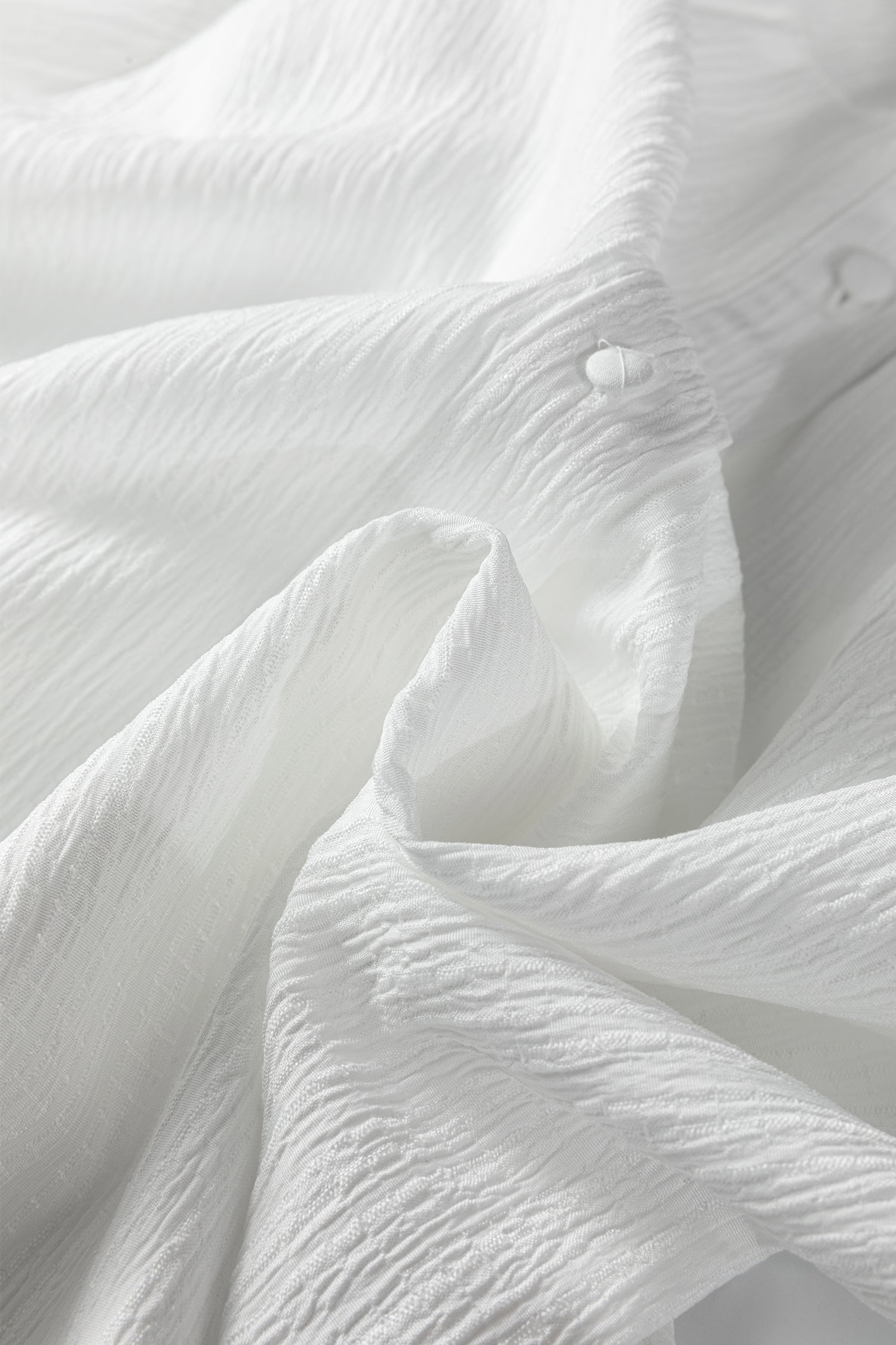 Camicia Donna Bianca Ampia con Texture Arricciata, Maniche a Lanterna e Bottoni