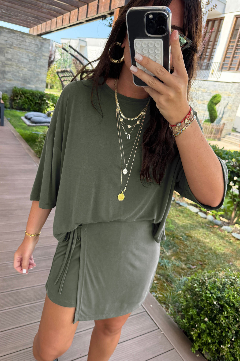 Set 2 Pezzi Donna Verde Tinta Unita: T-shirt Oversize e Minigonna Skort con Nodo