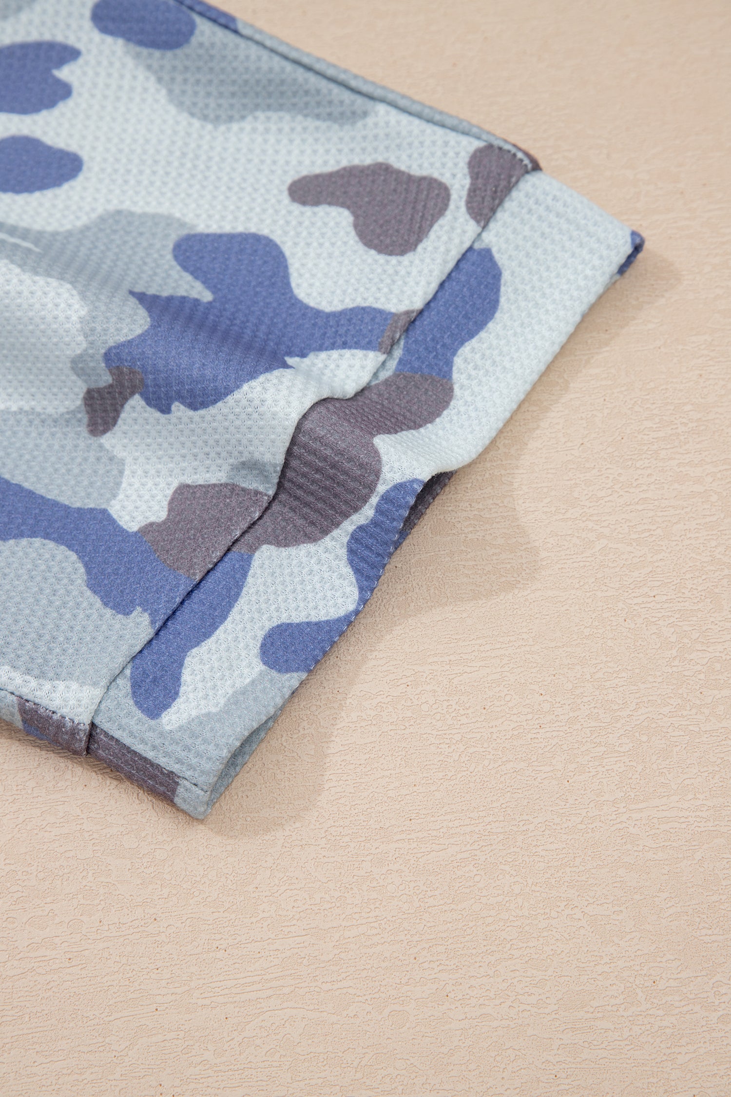 T-shirt Donna Plus Size Grigia con Stampa Camouflage e Texture