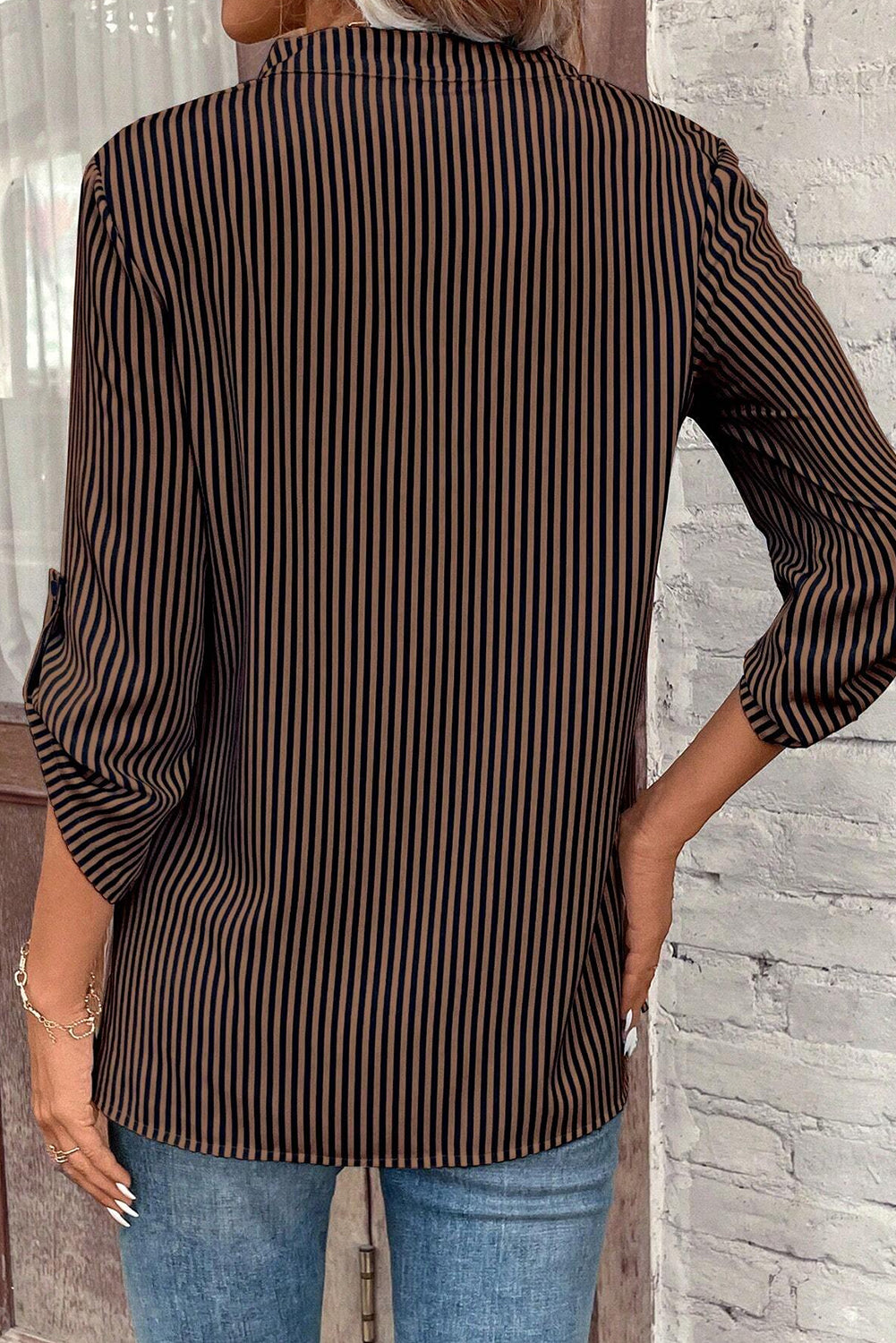 Camicia Donna Marrone a Righe con Scollo a V, Tasche e Maniche Arrotolabili