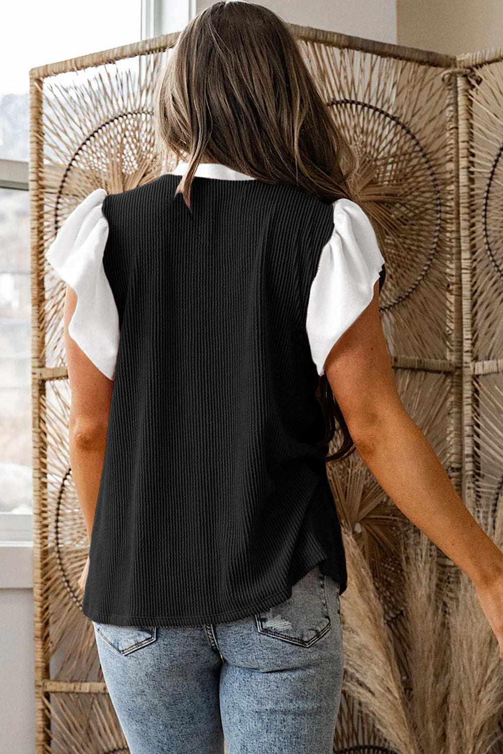 Blusa Donna Plus Size Nera con Scollo a Volant, Ruche e Maniche Corte a Costine