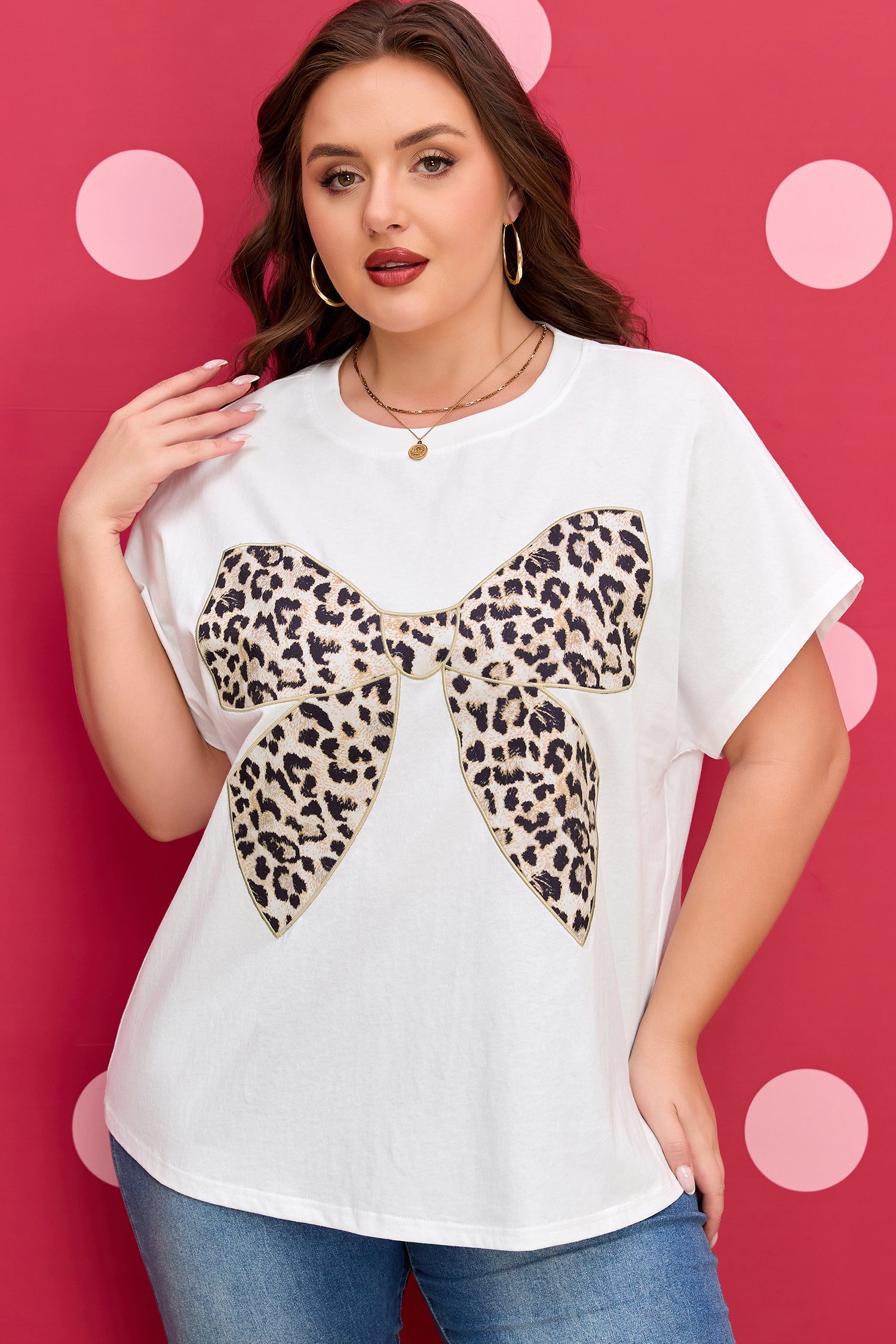 T-shirt Donna Plus Size Bianca con Patch Ricamata Leopardata e Fiocco
