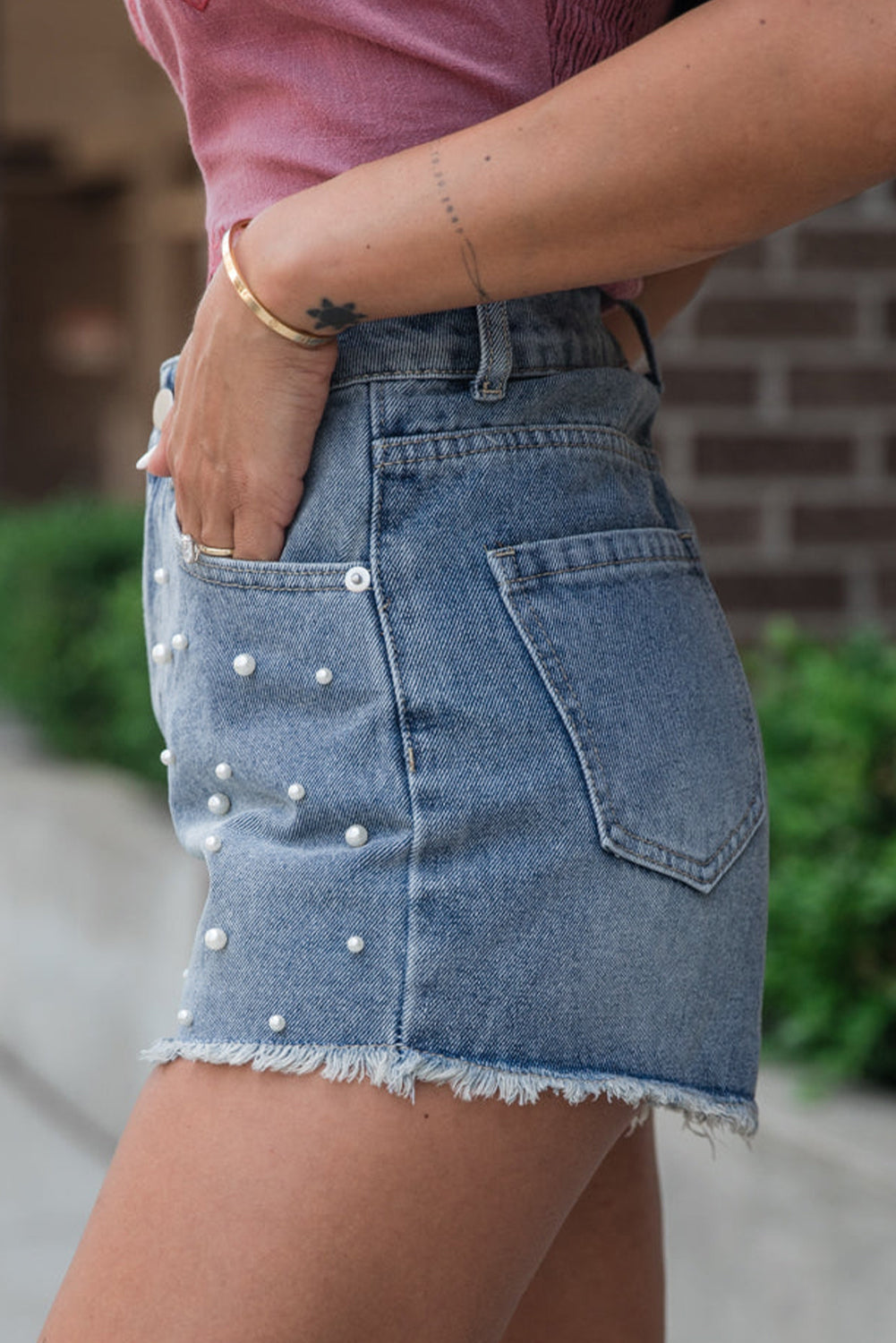 Shorts di Jeans Donna Blu con Perle, Orlo Grezzo e Lavaggio Medio
