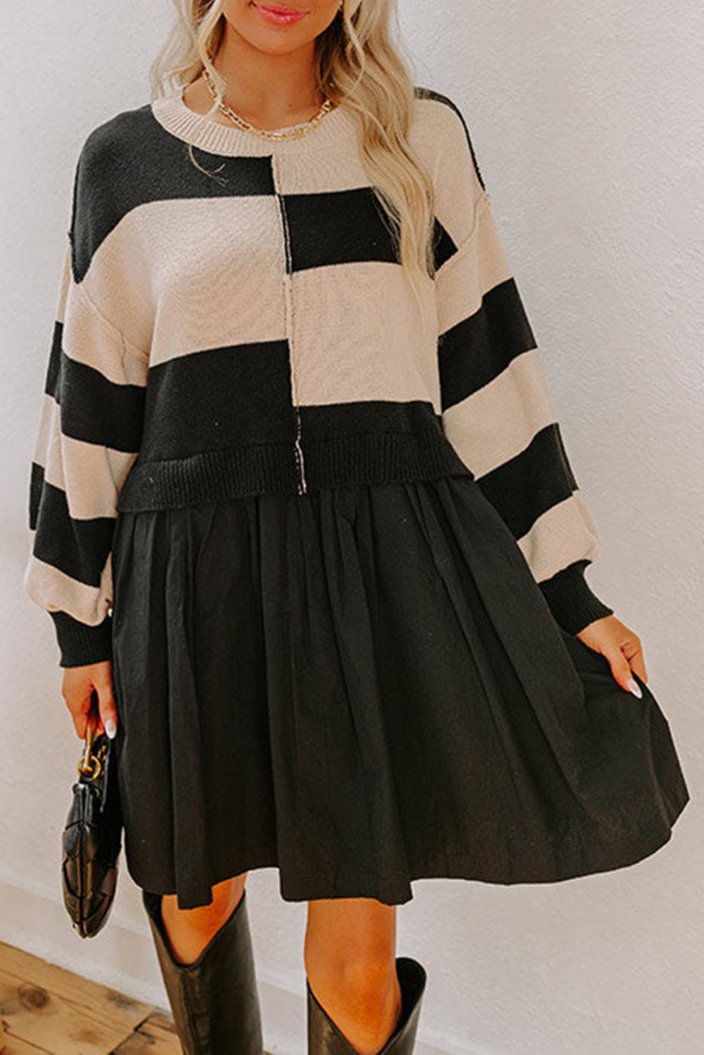 Vestito Maglione Donna Nero a Righe 2 in 1 con Vita Alta e Orlo Asimmetrico