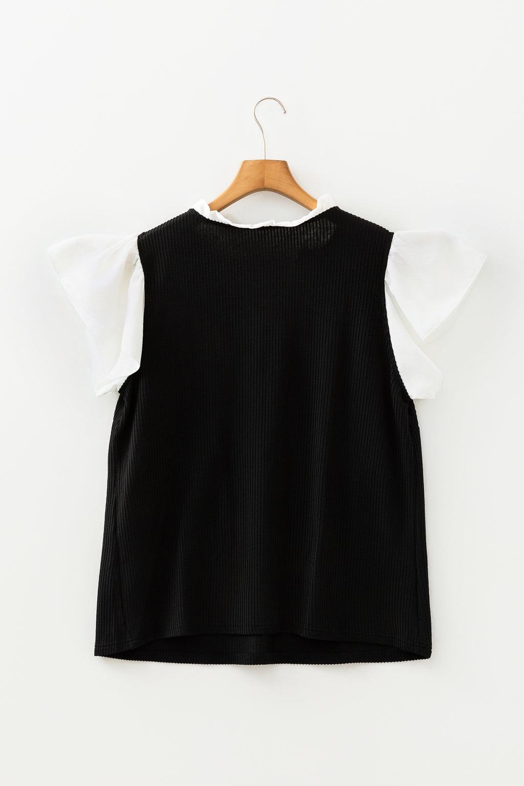 Blusa Donna Plus Size Nera con Scollo a Volant, Ruche e Maniche Corte a Costine