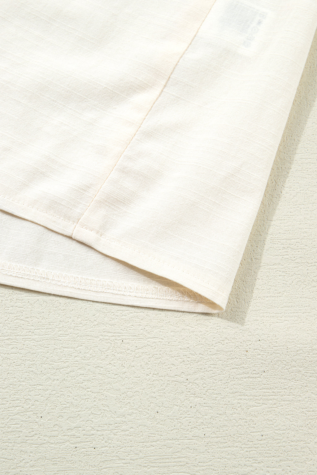 Camicia Donna Beige con Bottoni a Contrasto e Maniche a Sbuffo