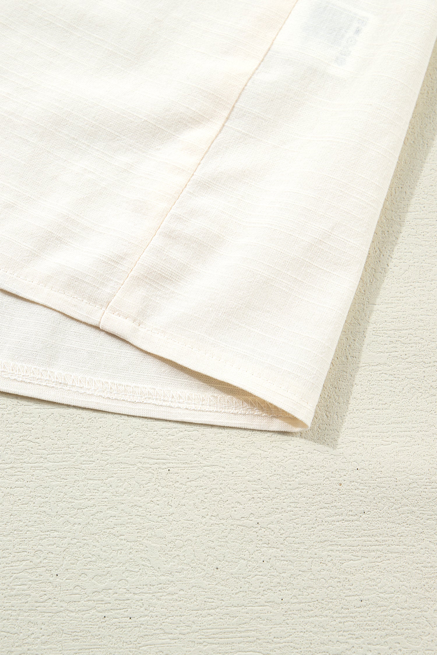 Camicia Donna Beige con Bottoni a Contrasto e Maniche a Sbuffo
