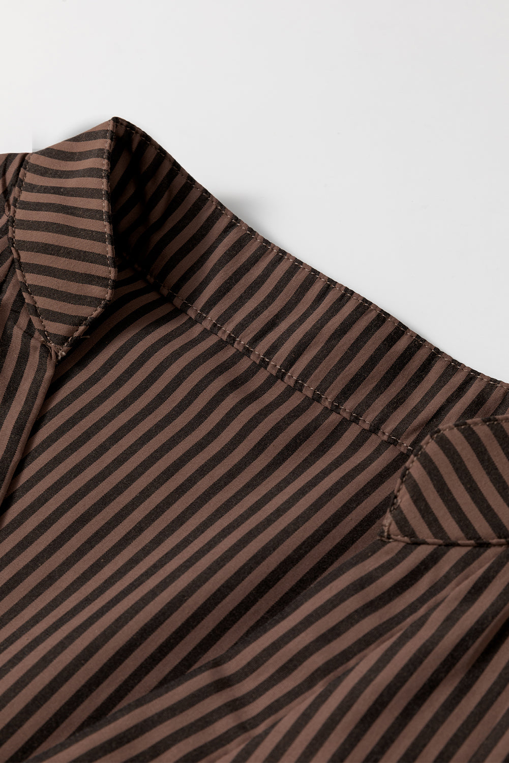 Camicia Donna Marrone a Righe con Scollo a V, Tasche e Maniche Arrotolabili