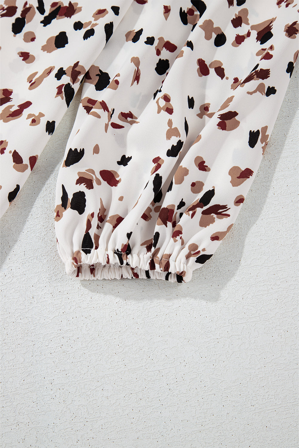 Blusa Donna Bianca con Stampa Leopardata, Maniche a Palloncino e Collo Alto