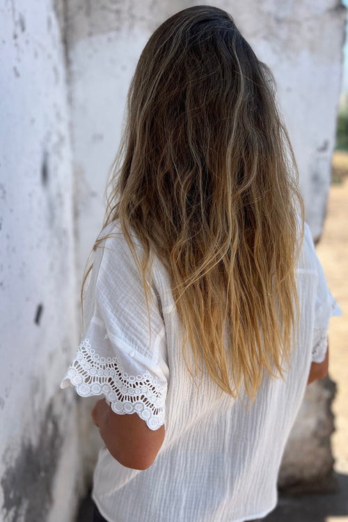 Blusa Donna Bianca con Colletto Scollo a V Maniche in Pizzo Arricciato
