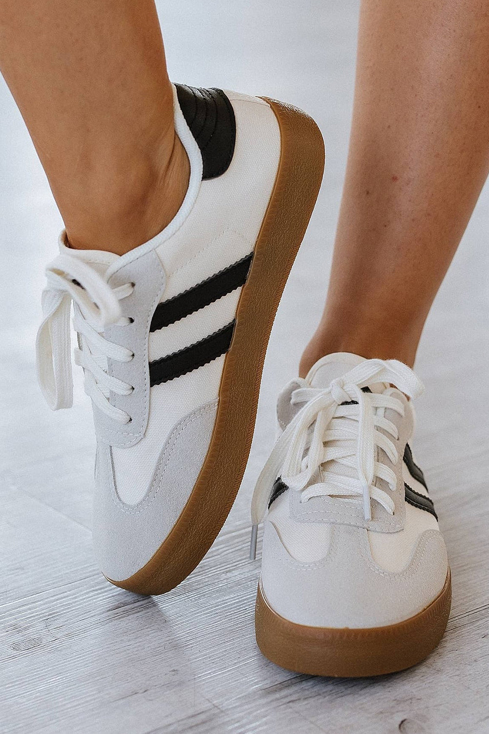 Sneakers Donna Bianche a Righe con Lacci Piatte